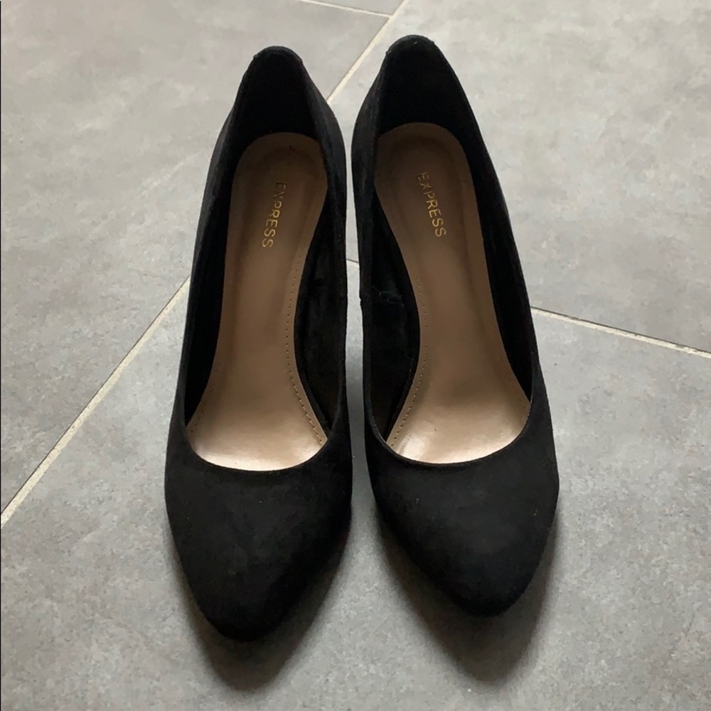 Very comfortable platform faux suede shoes.